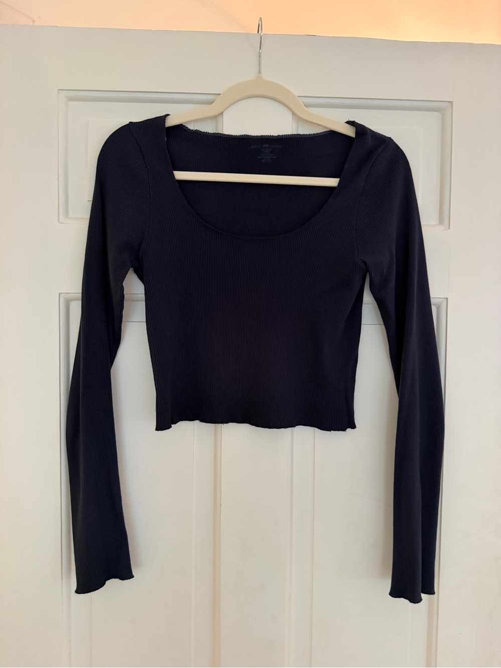 Brandy Melville - Women’s Navy Blue Ribbed Cotton Long Sleeve Cropped Top, S
